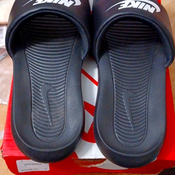 Nike Women's Victori One Slides - Picture 4 of 8